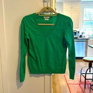 Women’s Kelly Green Cotton V-neck sweater